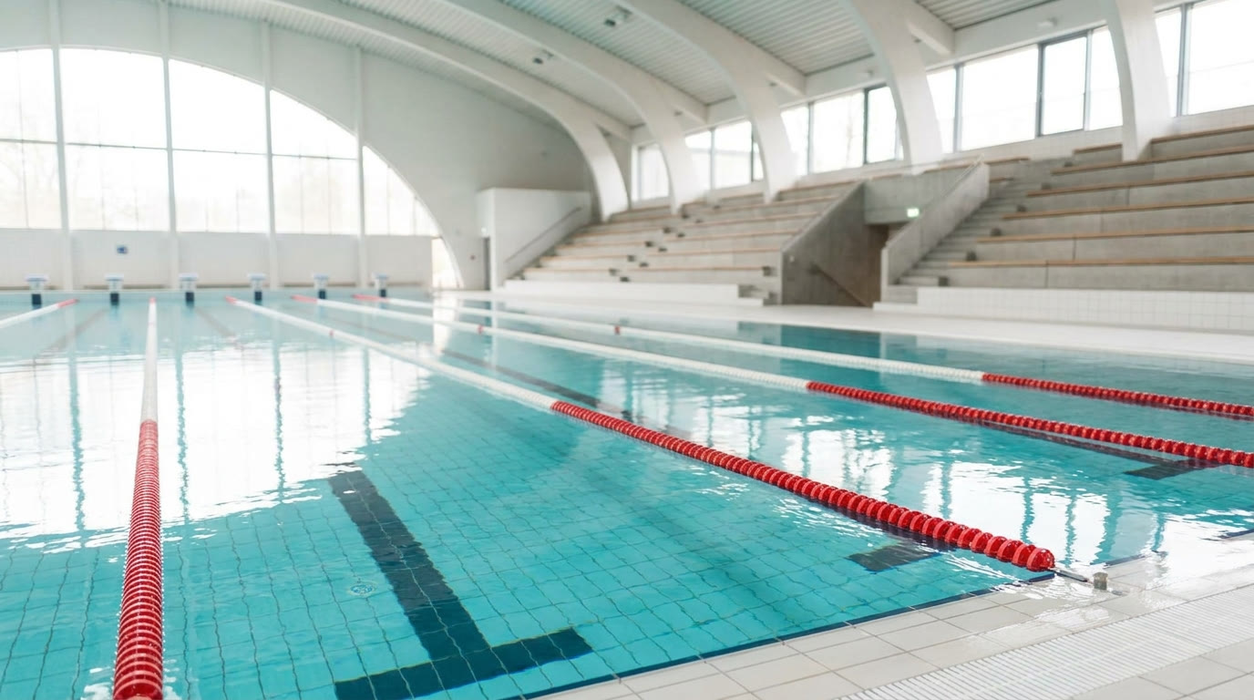Bassin de piscine publique avec eau de baignade conforme